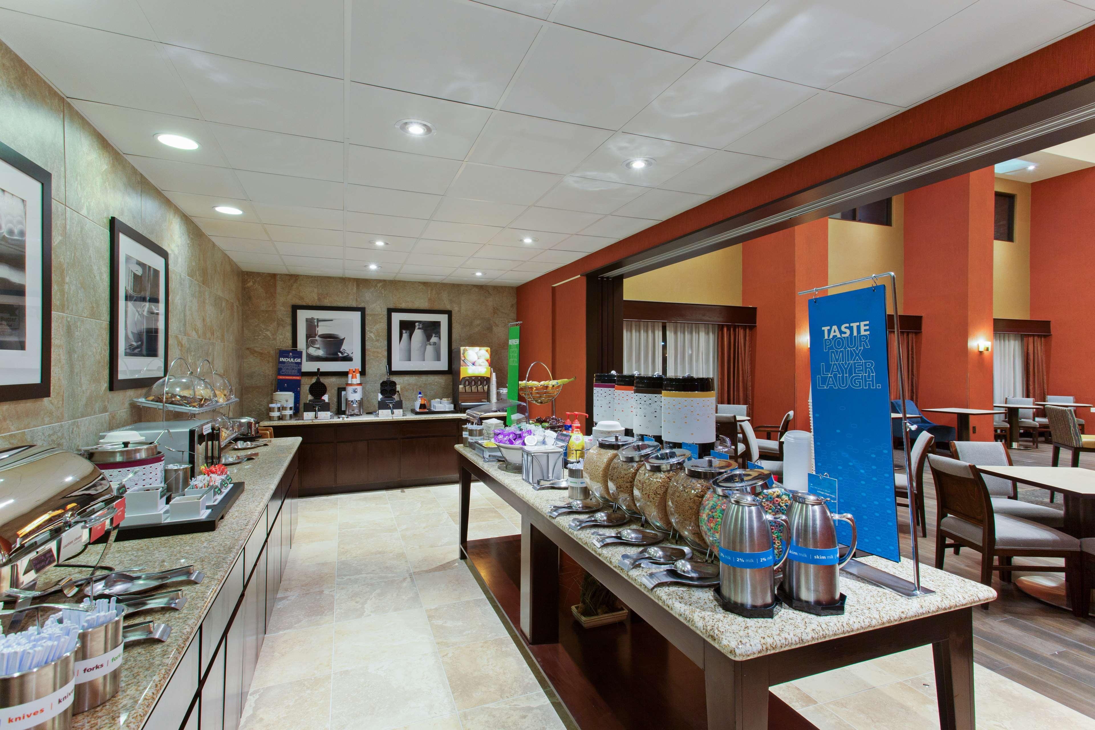Hampton Inn & Suites Roseville Bagian luar foto